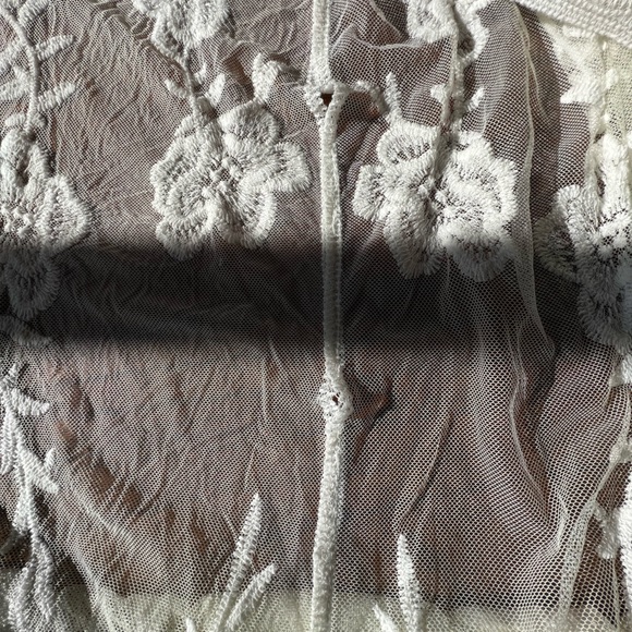 Floral hand sewn robe - Picture 3 of 4